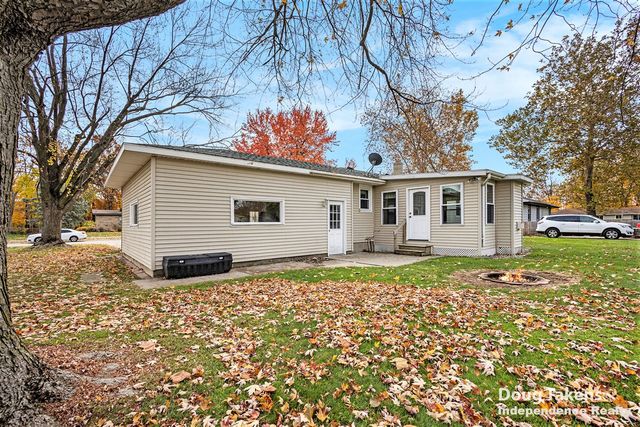 1129 Elmwood Drive, Jenison, MI 49428