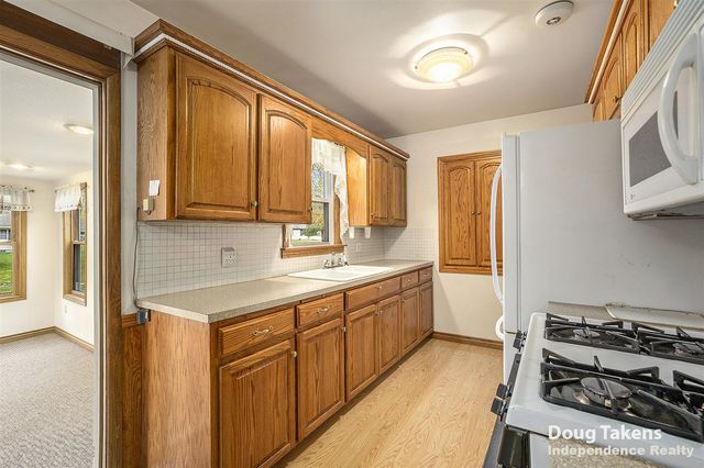 1129 Elmwood Drive, Jenison, MI 49428