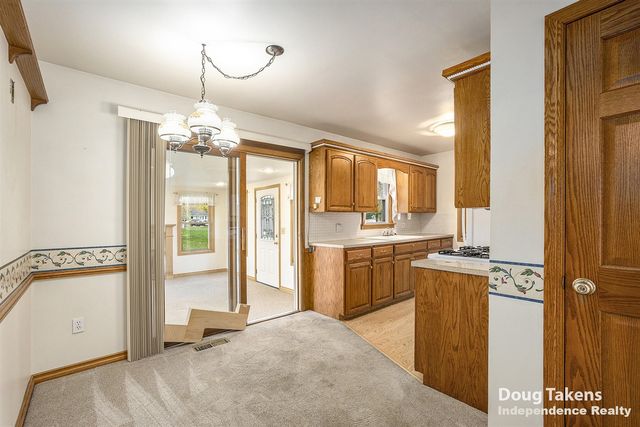 1129 Elmwood Drive, Jenison, MI 49428