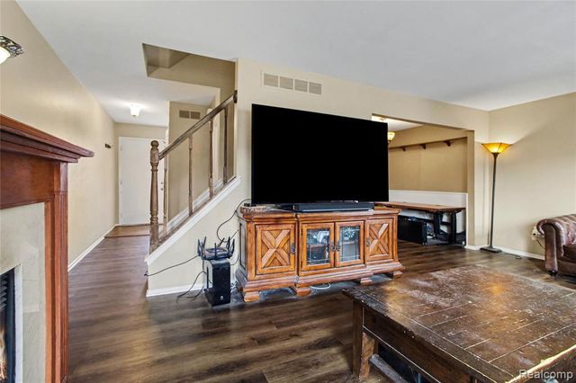 24419 Bashian Drive, Novi, MI 48375