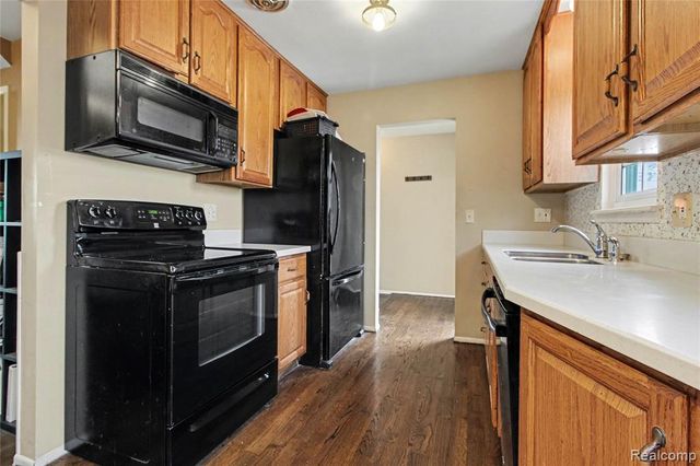 24419 Bashian Drive, Novi, MI 48375