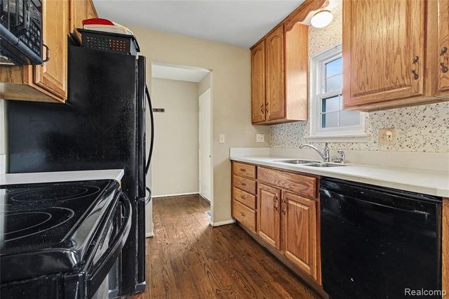 24419 Bashian Drive, Novi, MI 48375