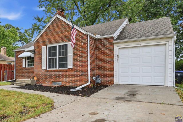 2415 SW Beverly CT, Topeka, KS 66611