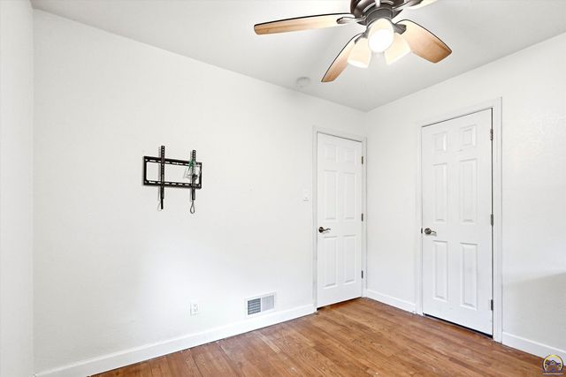 2415 SW Beverly CT, Topeka, KS 66611
