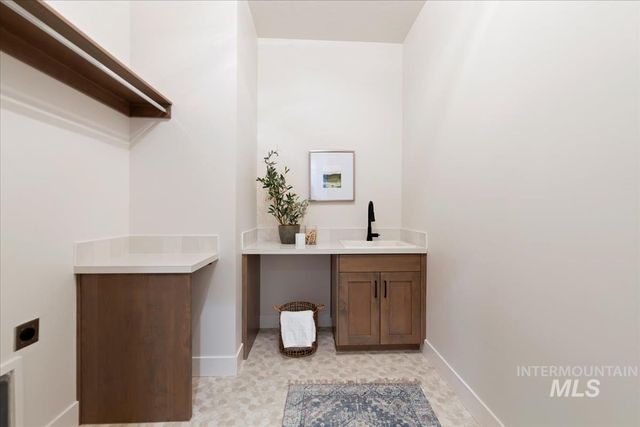 232 S Fusion Ave, Kuna, ID 83634