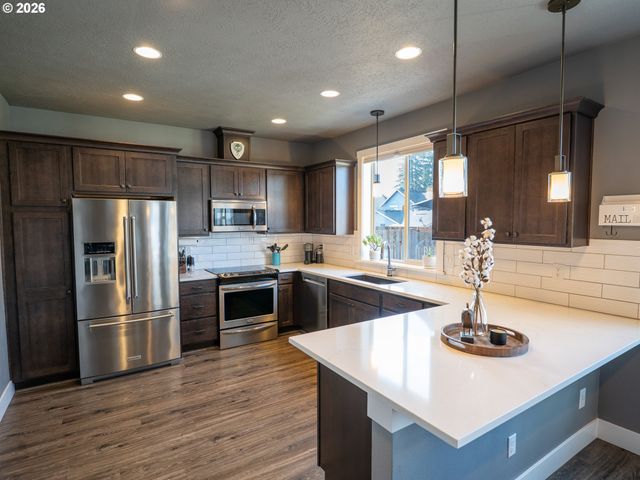 115 Ne MEGAN Dr, Estacada, OR 97023