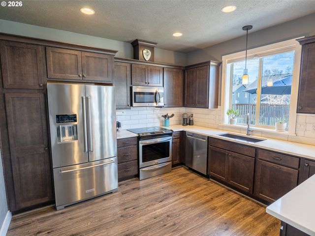 115 Ne MEGAN Dr, Estacada, OR 97023