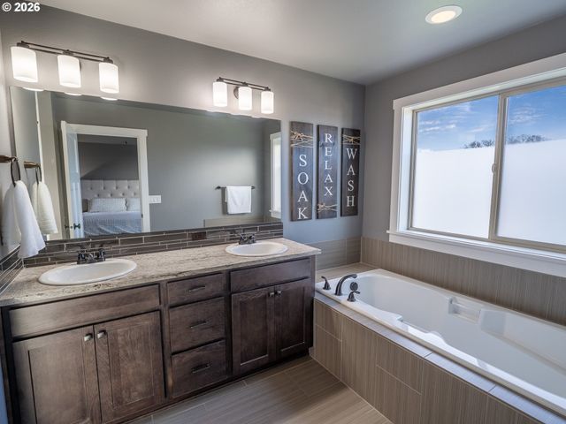 115 Ne MEGAN Dr, Estacada, OR 97023