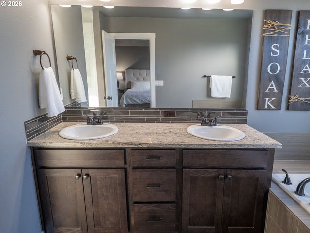 115 Ne MEGAN Dr, Estacada, OR 97023