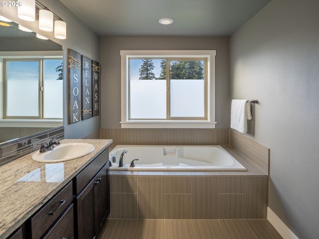 115 Ne MEGAN Dr, Estacada, OR 97023