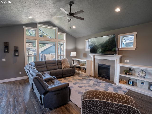 115 Ne MEGAN Dr, Estacada, OR 97023