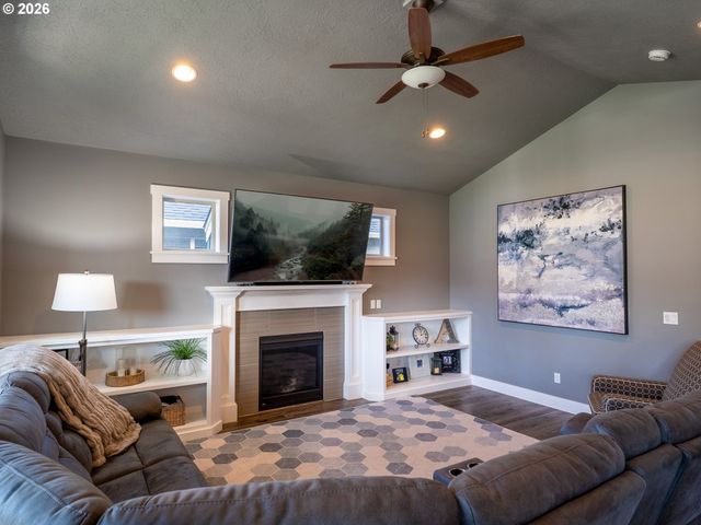 115 Ne MEGAN Dr, Estacada, OR 97023