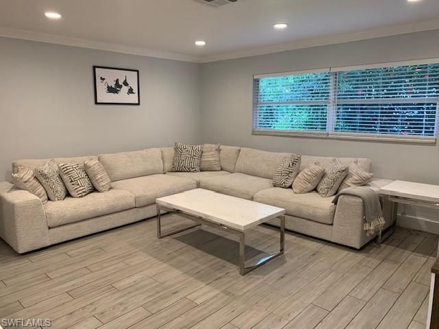 683 102nd AVE N, Naples, FL 34108