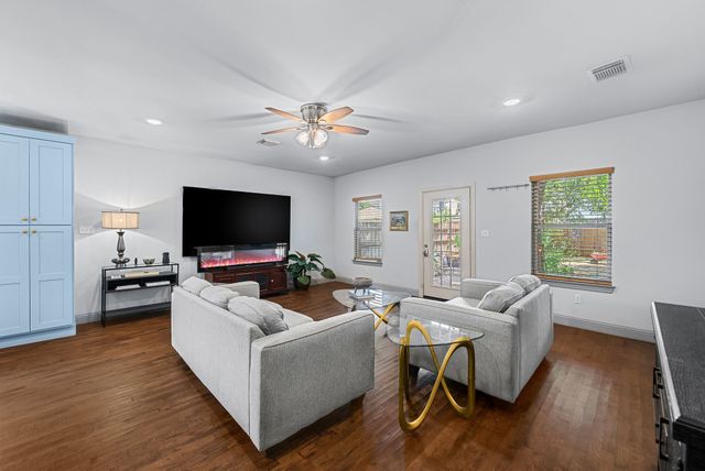 7518 Morton Street, Dallas, TX 75209