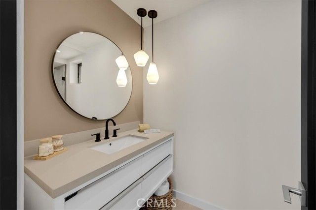756 W 19th Street B, Costa Mesa, CA 92627