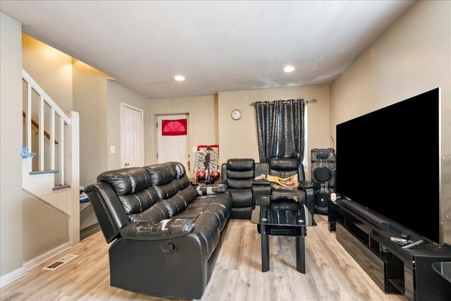 735 E 105th Place, Chicago, IL 60628