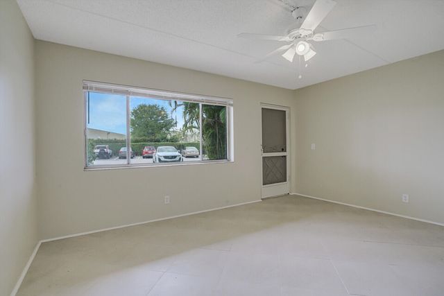 400 VILLAGE GREEN Circle W 105, Palm Springs, FL 33461