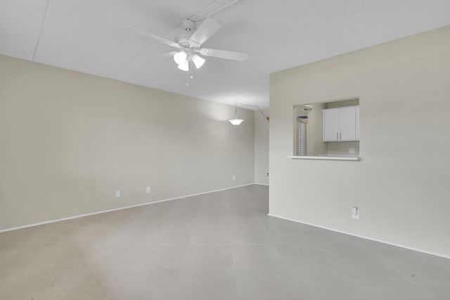 400 VILLAGE GREEN Circle W 105, Palm Springs, FL 33461