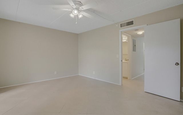 400 VILLAGE GREEN Circle W 105, Palm Springs, FL 33461