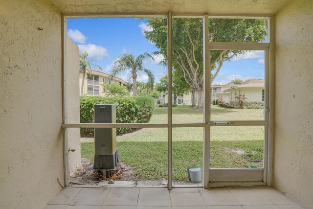 400 VILLAGE GREEN Circle W 105, Palm Springs, FL 33461