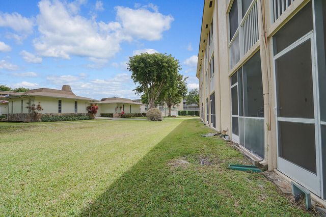 400 VILLAGE GREEN Circle W 105, Palm Springs, FL 33461