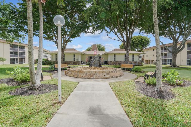 400 VILLAGE GREEN Circle W 105, Palm Springs, FL 33461