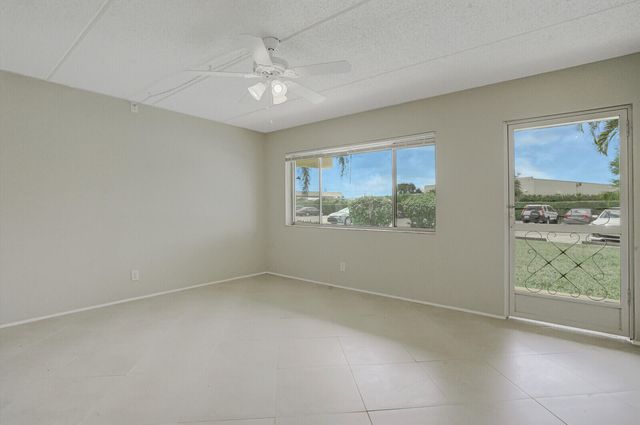 400 VILLAGE GREEN Circle W 105, Palm Springs, FL 33461