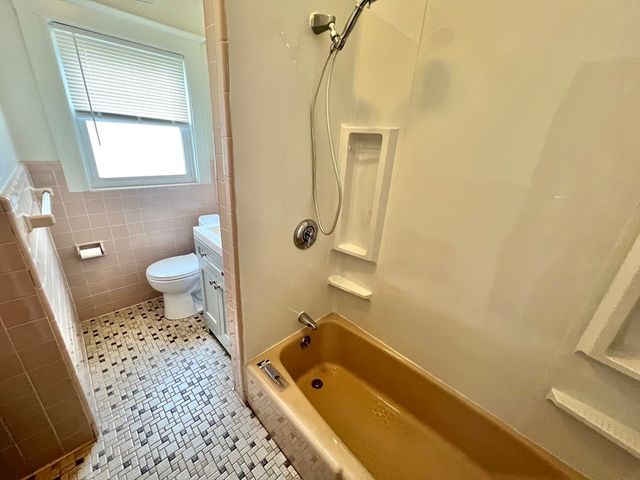 171 School St 1, Watertown, MA 02472