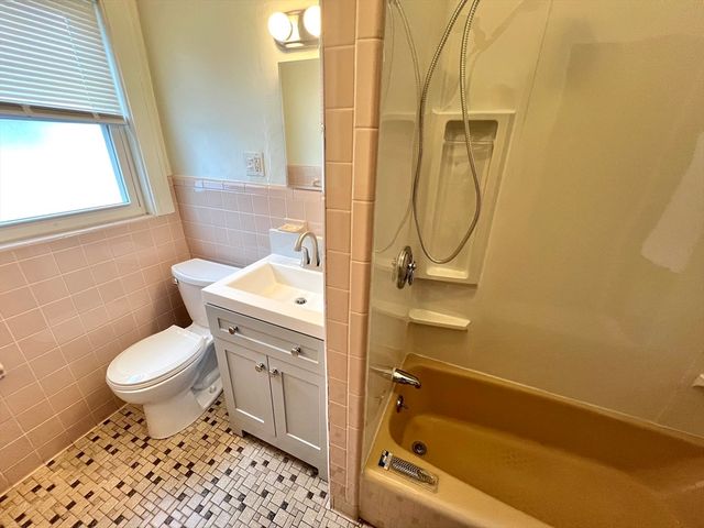 171 School St 1, Watertown, MA 02472