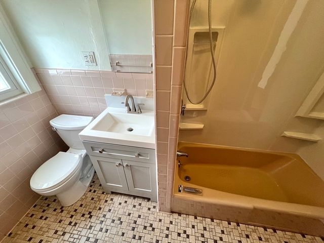 171 School St 1, Watertown, MA 02472