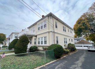 171 School St 1, Watertown, MA 02472