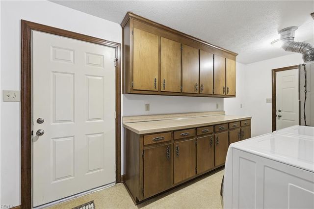 14494 Bowling Green RD, Windsor, VA 23487