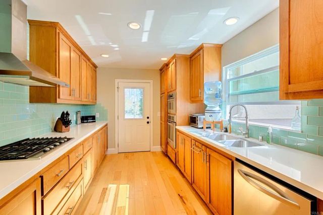 533 Bonair Way, La Jolla, CA 92037