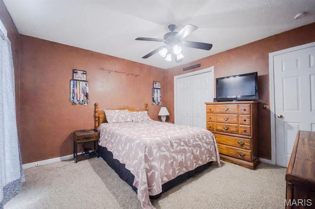 104 Chouteau Trace Parkway, Granite City, IL 62040