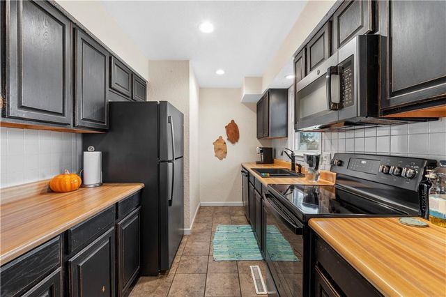 18958 S 1491 Road, Nevada, MO 64772