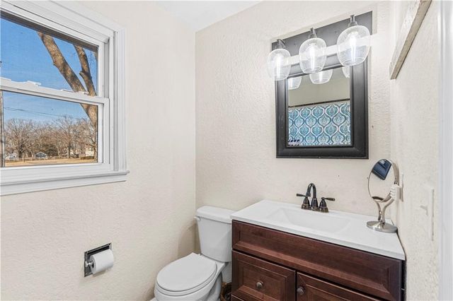 18958 S 1491 Road, Nevada, MO 64772