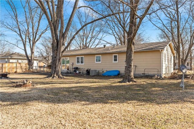 18958 S 1491 Road, Nevada, MO 64772