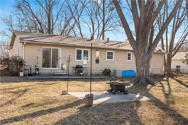 18958 S 1491 Road, Nevada, MO 64772