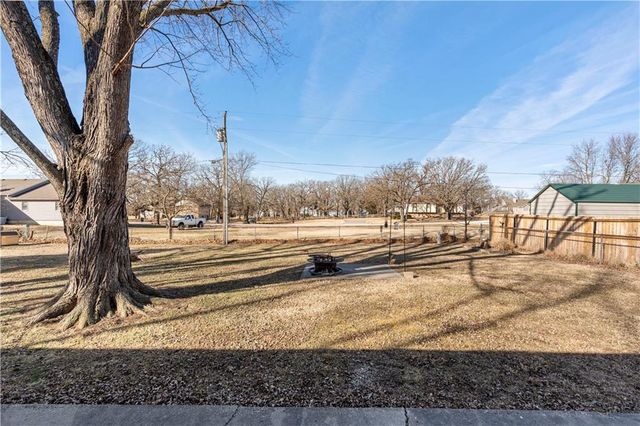 18958 S 1491 Road, Nevada, MO 64772