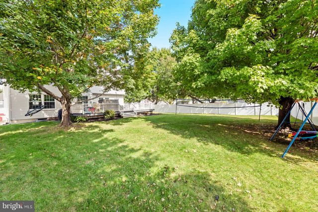 1389 FOUNTAIN RD, Newtown, PA 18940