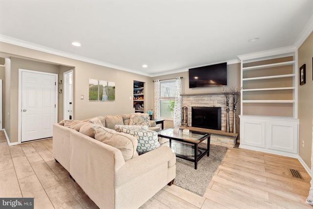 1389 FOUNTAIN RD, Newtown, PA 18940