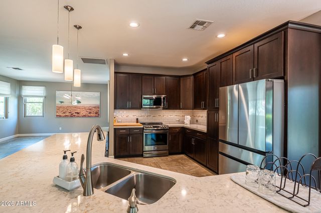 1527 E GARY Way, Phoenix, AZ 85042