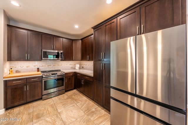 1527 E GARY Way, Phoenix, AZ 85042