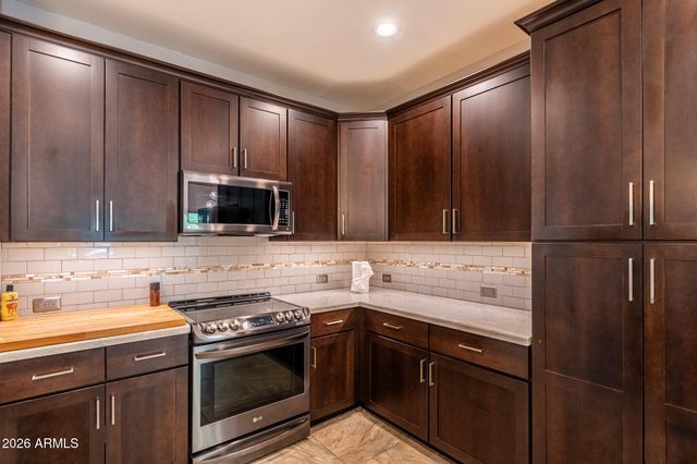 1527 E GARY Way, Phoenix, AZ 85042