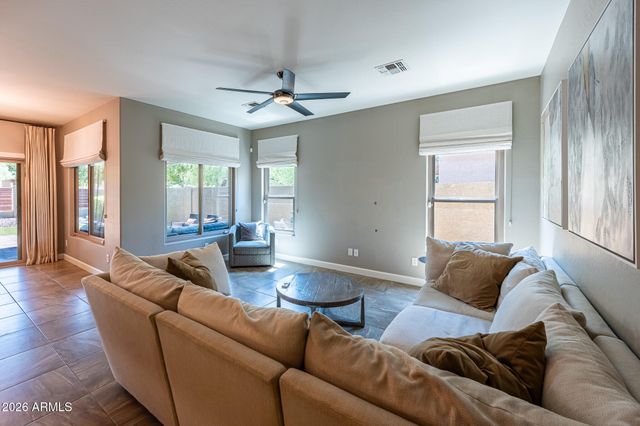 1527 E GARY Way, Phoenix, AZ 85042