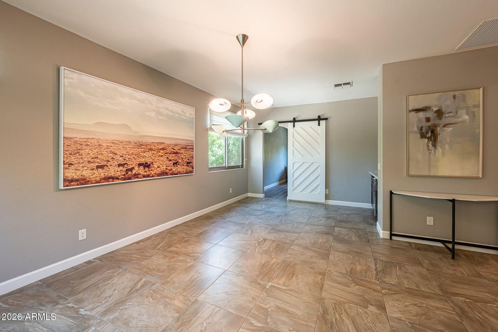 Image 11 of property listing at 1527 E GARY Way, Phoenix, AZ 85042