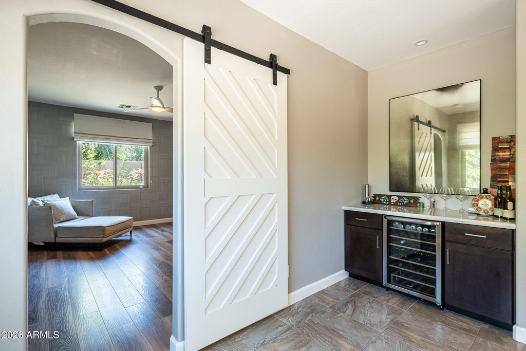 Image 14 of property listing at 1527 E GARY Way, Phoenix, AZ 85042