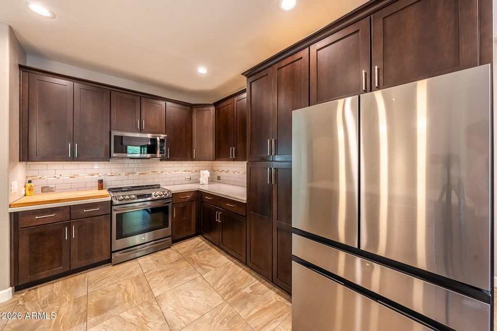 Image 24 of property listing at 1527 E GARY Way, Phoenix, AZ 85042
