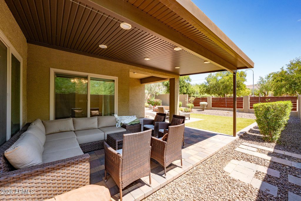 Image 43 of property listing at 1527 E GARY Way, Phoenix, AZ 85042