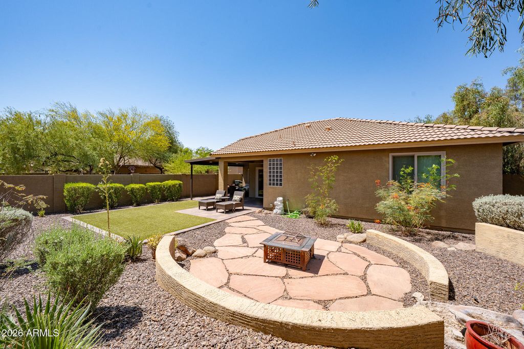 Image 47 of property listing at 1527 E GARY Way, Phoenix, AZ 85042